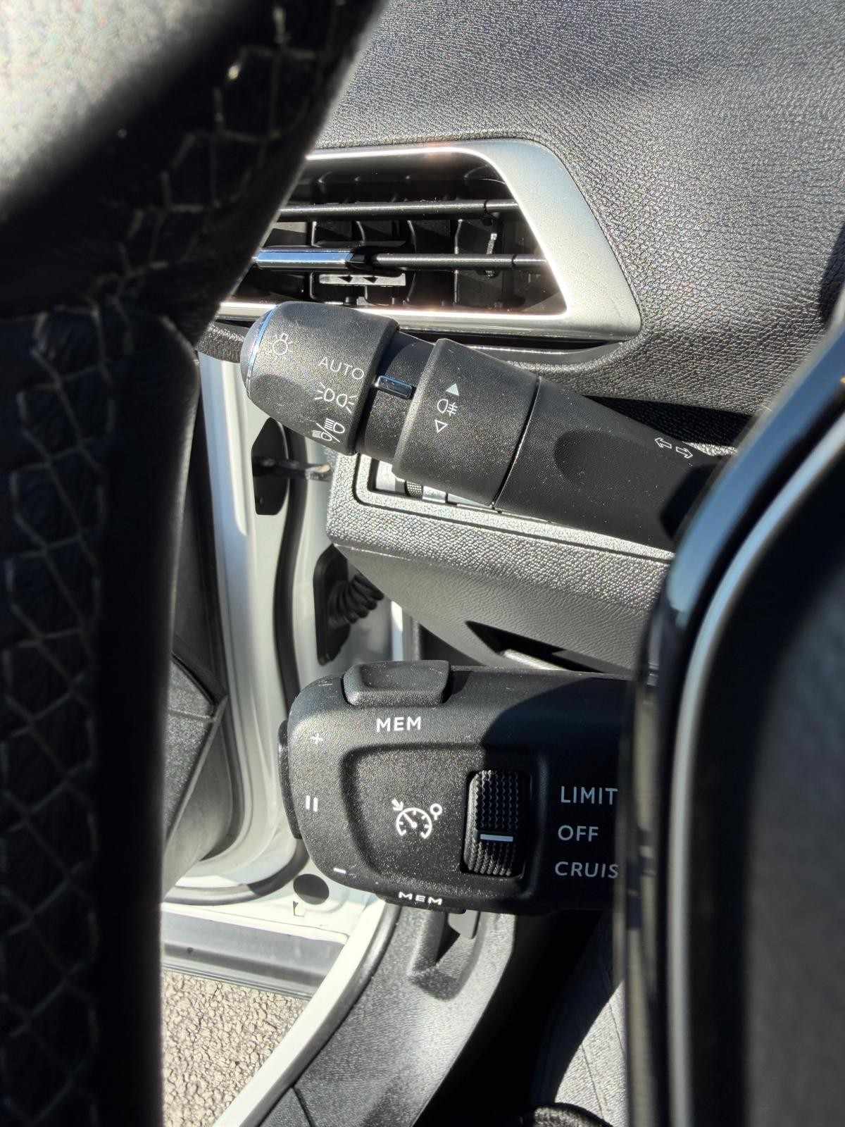 peugeot-5008-2022-diesel-1499cc