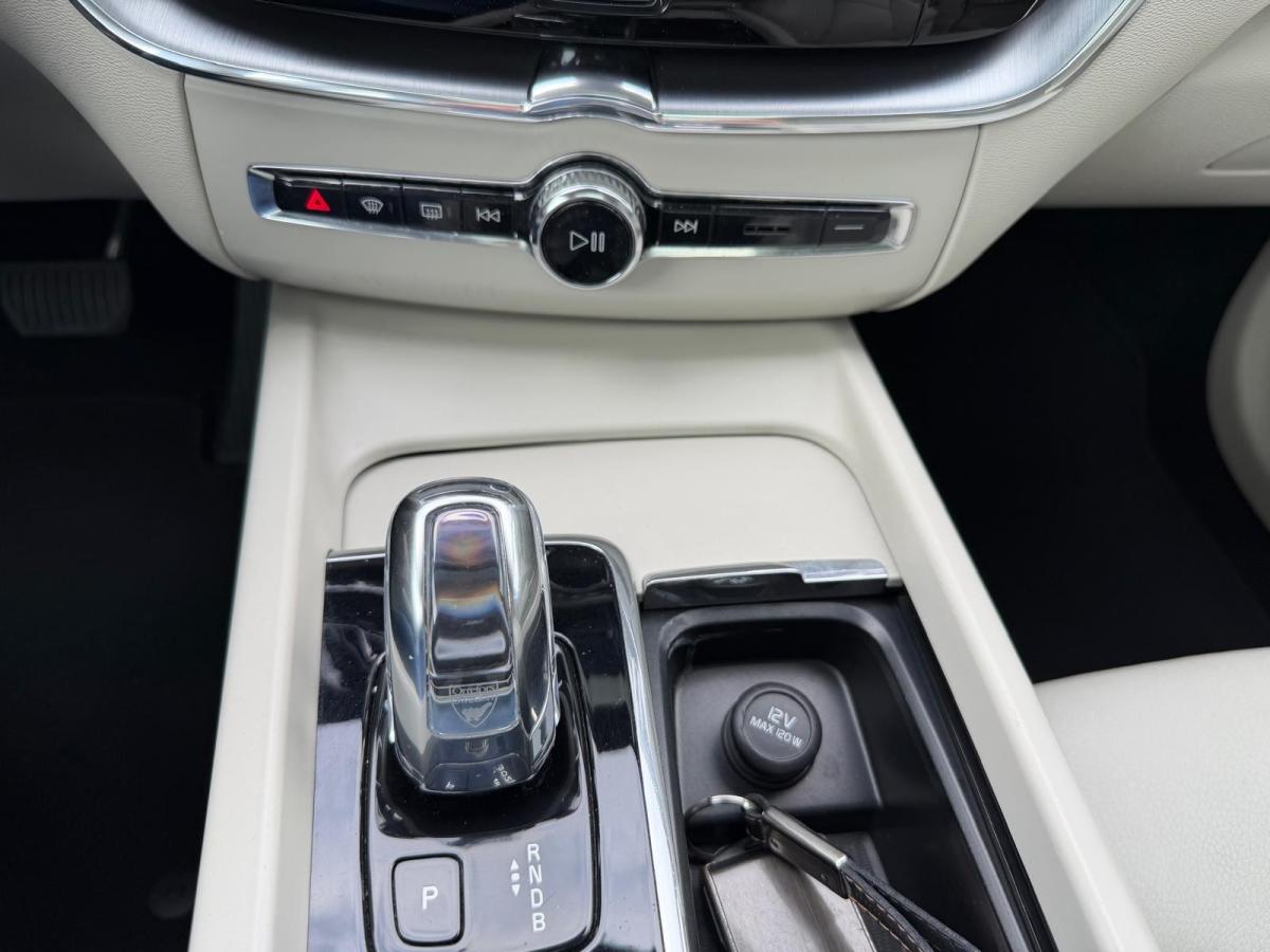 volvo-xc60-2018-hibrido-a-gasolina-1969cc
