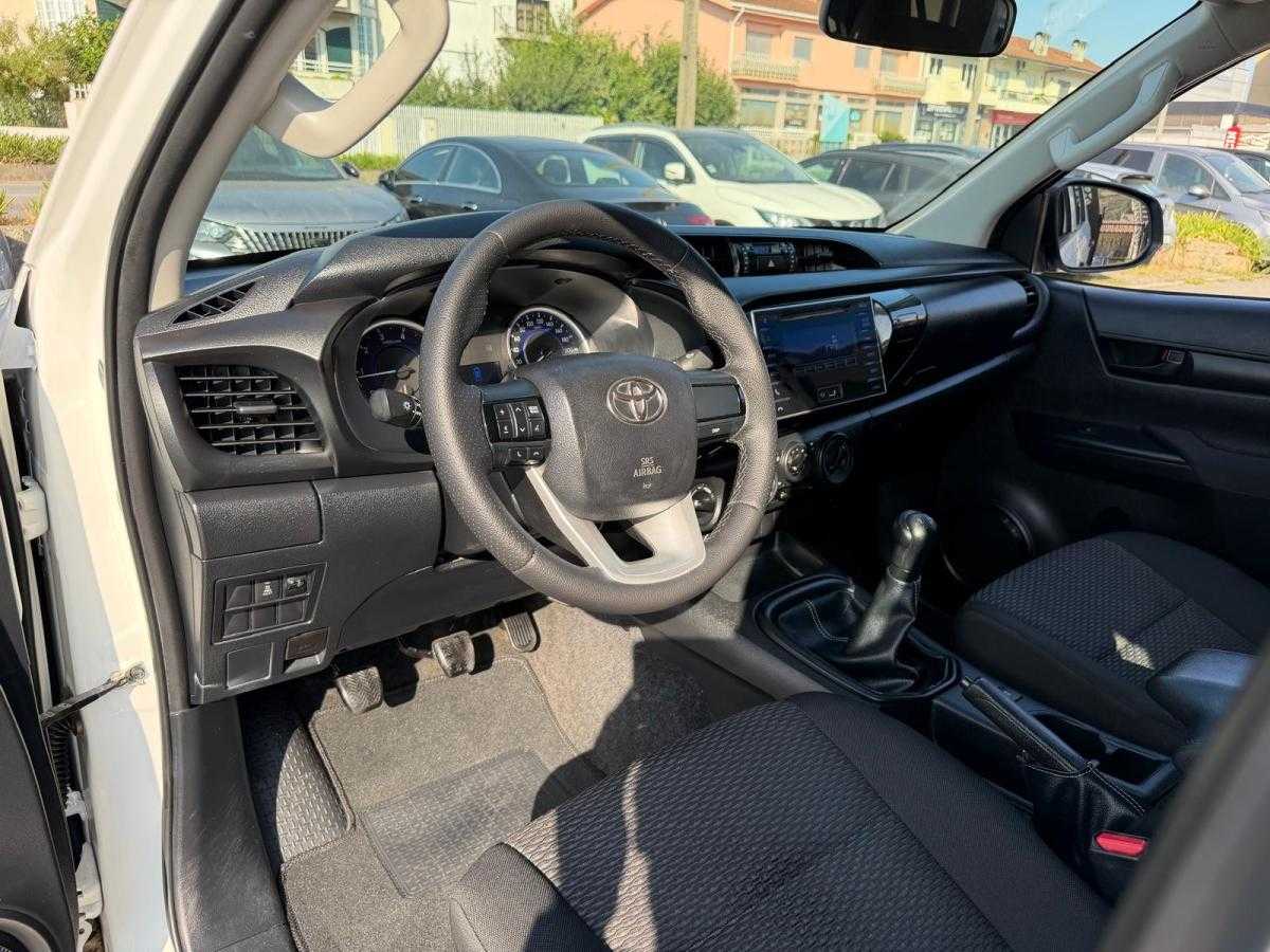 toyota-hilux-2017-diesel-2393cc