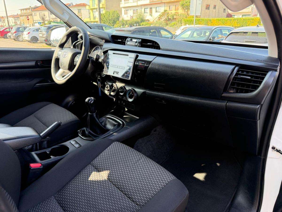toyota-hilux-2017-diesel-2393cc