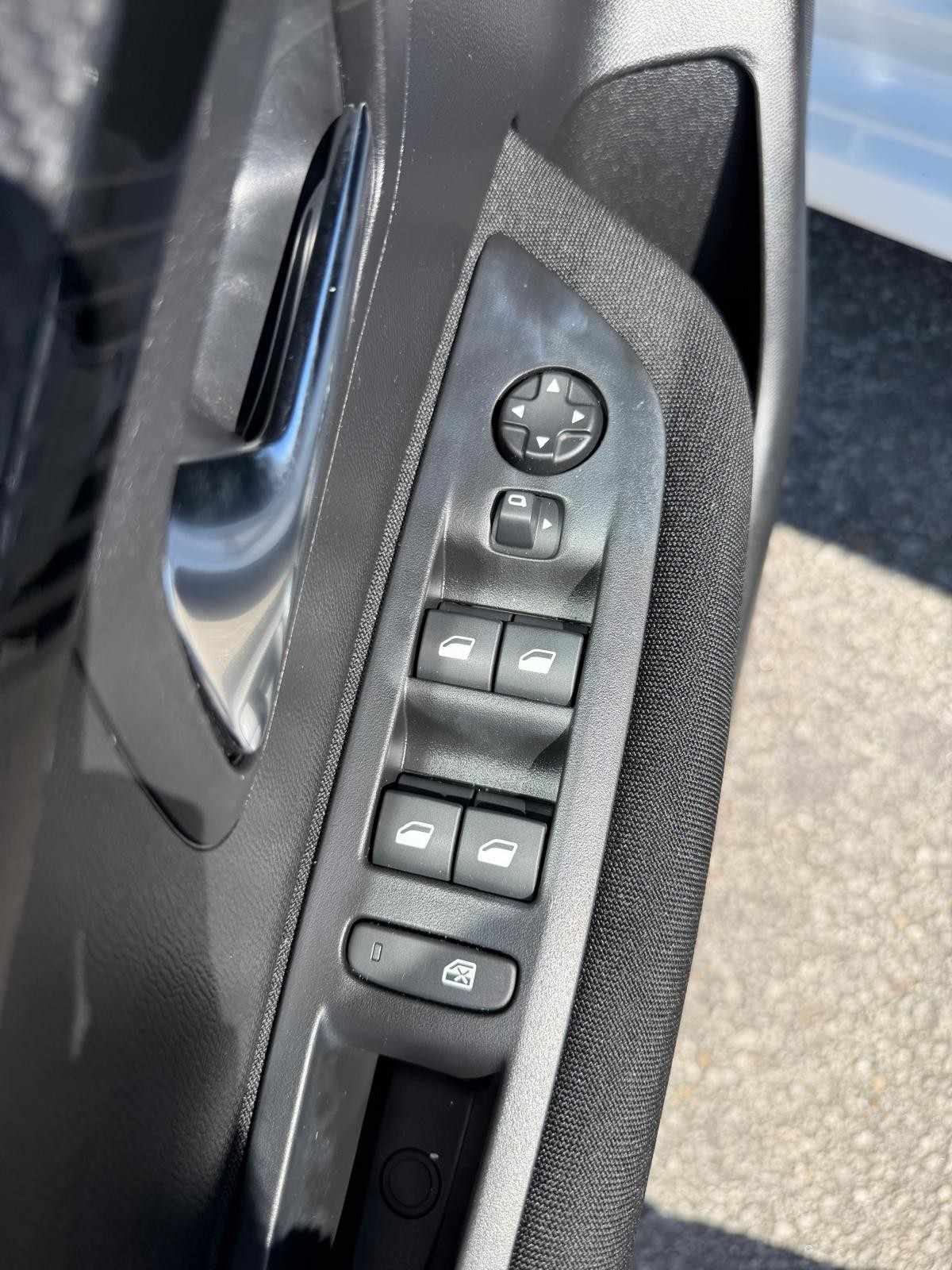 peugeot-208-2024-gasolina-1199cc