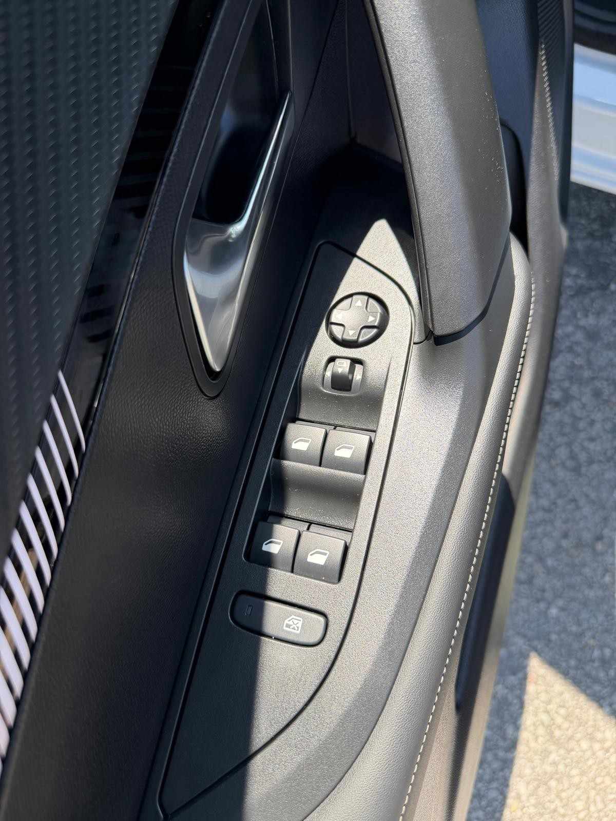 peugeot-2008-2024-gasolina-1199cc