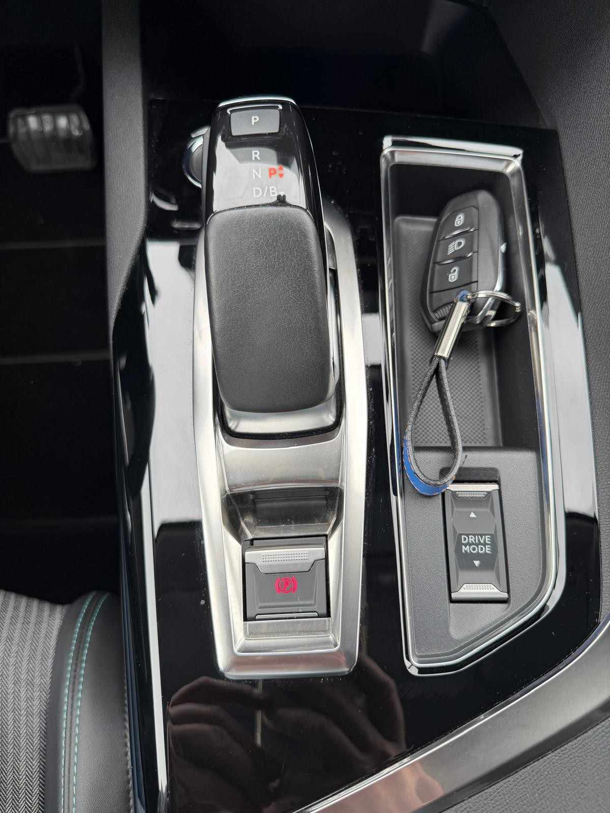 peugeot-3008-2022-hibrido-a-gasolina-1598cc