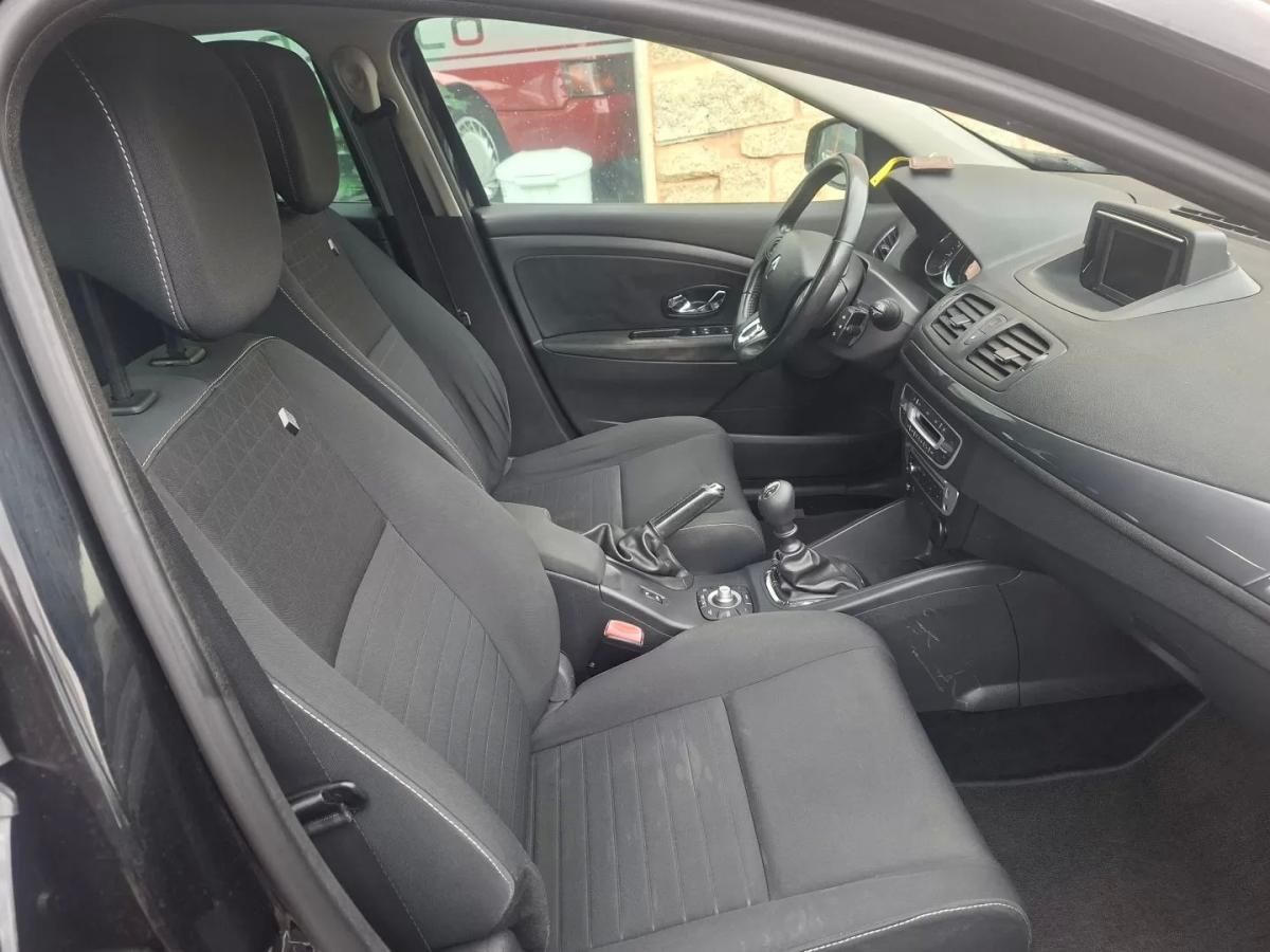 renault-megane-sport-tourer-2015-diesel-1461cc