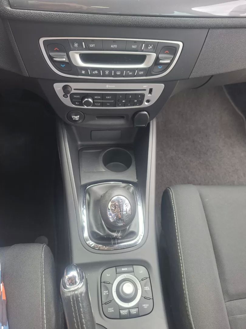 renault-megane-sport-tourer-2015-diesel-1461cc