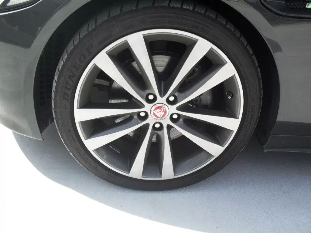 jaguar-xe-2017-diesel-1999cc
