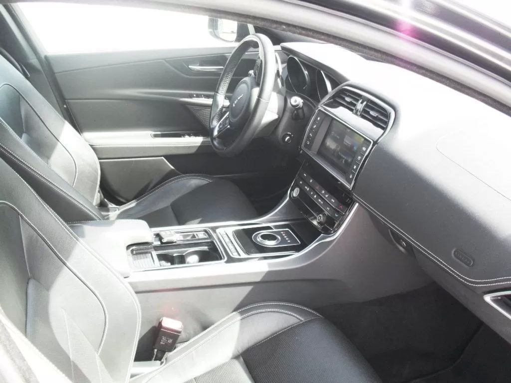 jaguar-xe-2017-diesel-1999cc