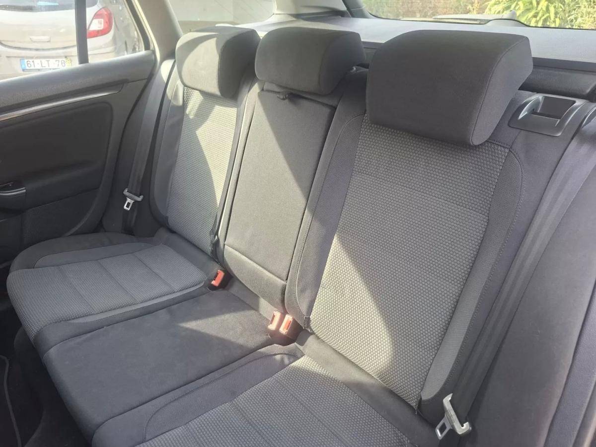 volkswagen-golf-variant-2009-diesel-1598cc