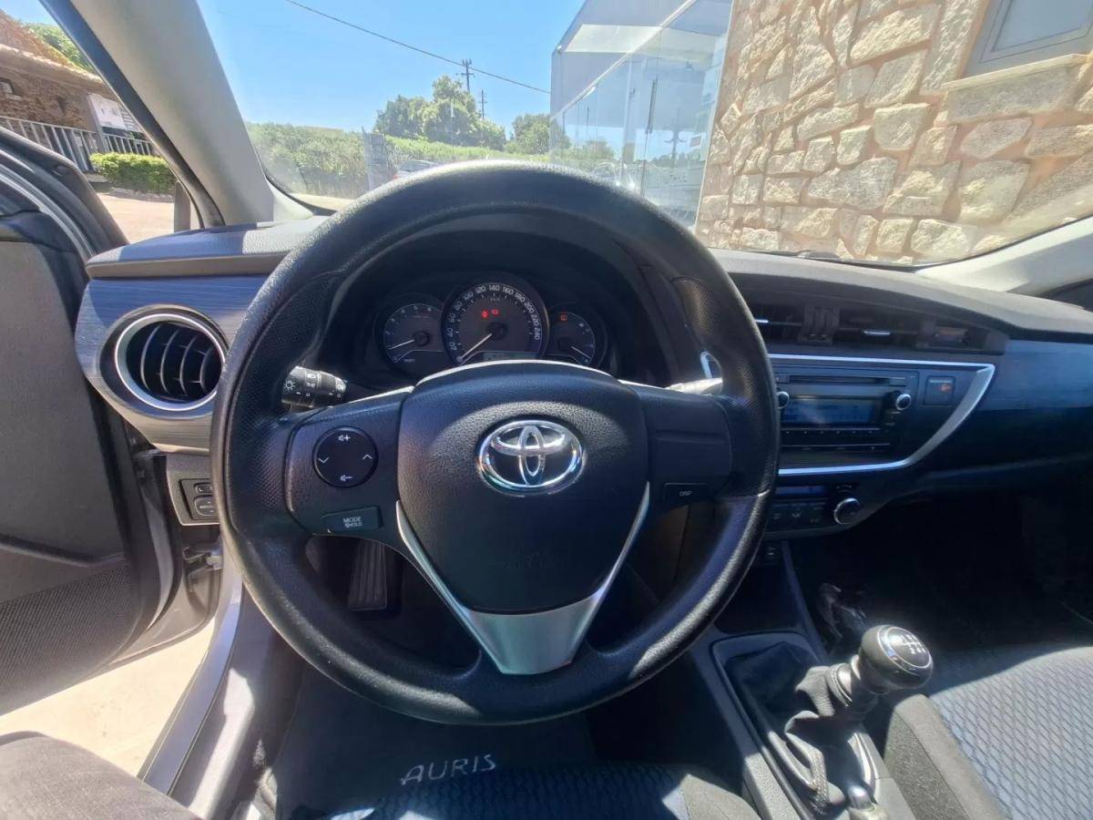 toyota-auris-touring-sports-2014-diesel-1364cc