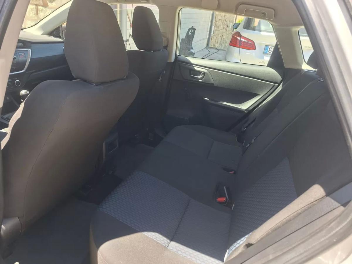 toyota-auris-touring-sports-2014-diesel-1364cc