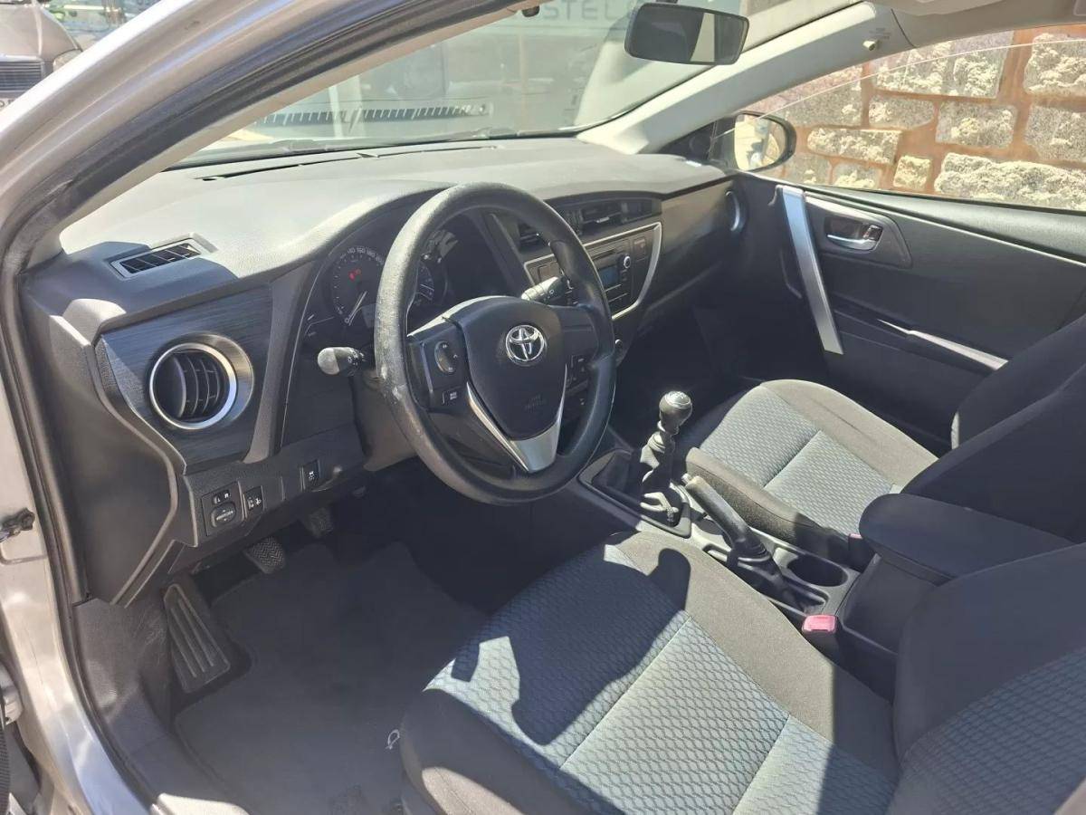 toyota-auris-touring-sports-2014-diesel-1364cc