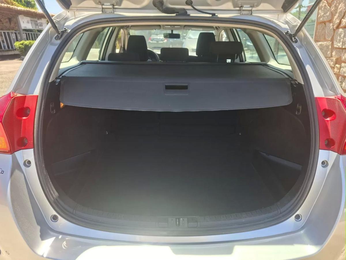 toyota-auris-touring-sports-2014-diesel-1364cc