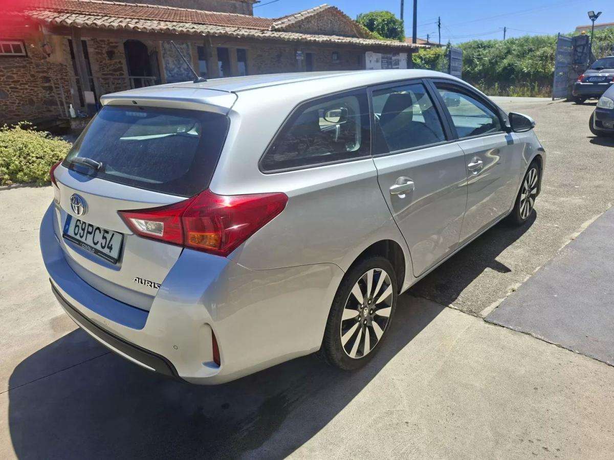 toyota-auris-touring-sports-2014-diesel-1364cc