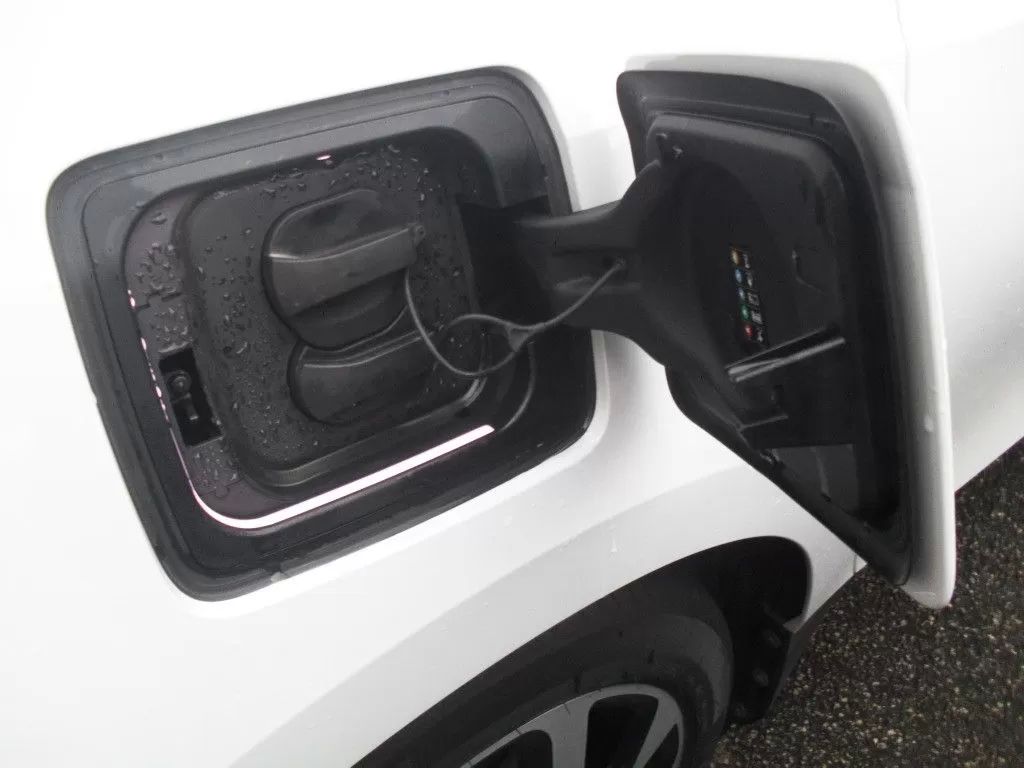 bmw-i3-2018-eletrico-200cc
