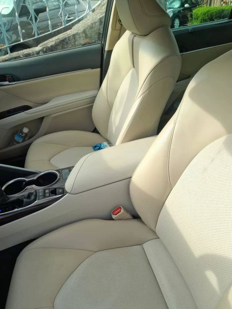 toyota-camry-2019-hibrido-a-gasolina-2487cc