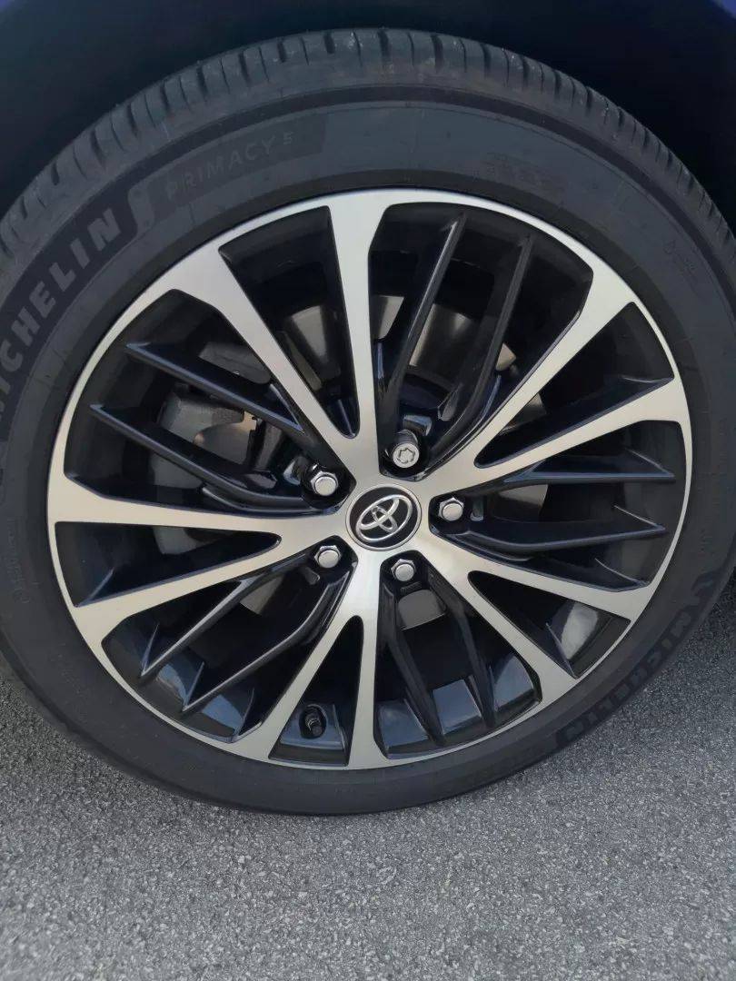 toyota-camry-2019-hibrido-a-gasolina-2487cc
