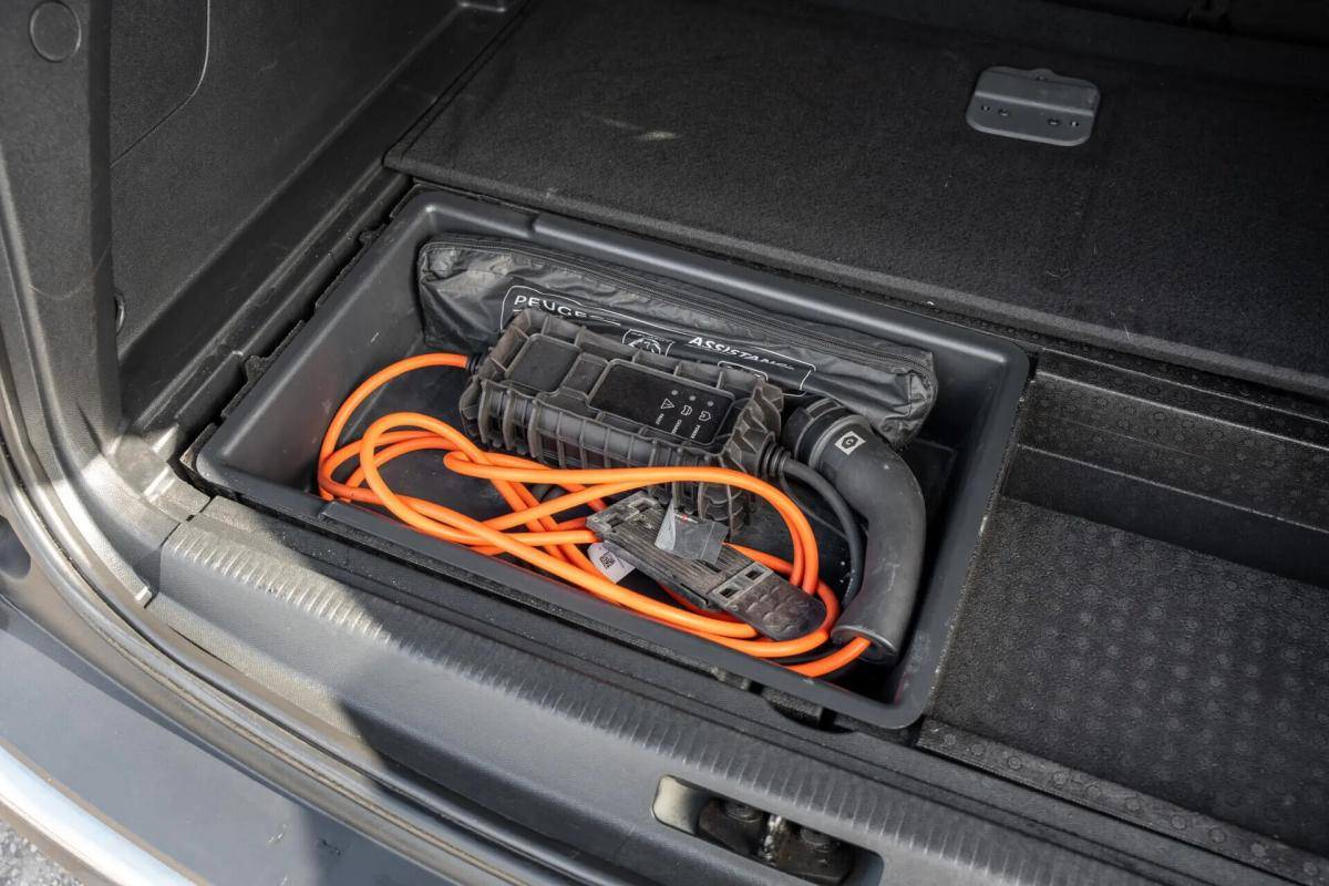 peugeot-3008-2023-hibrido-a-gasolina-1598cc