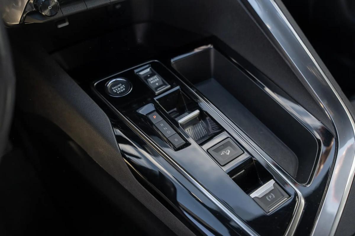 peugeot-3008-2023-hibrido-a-gasolina-1598cc