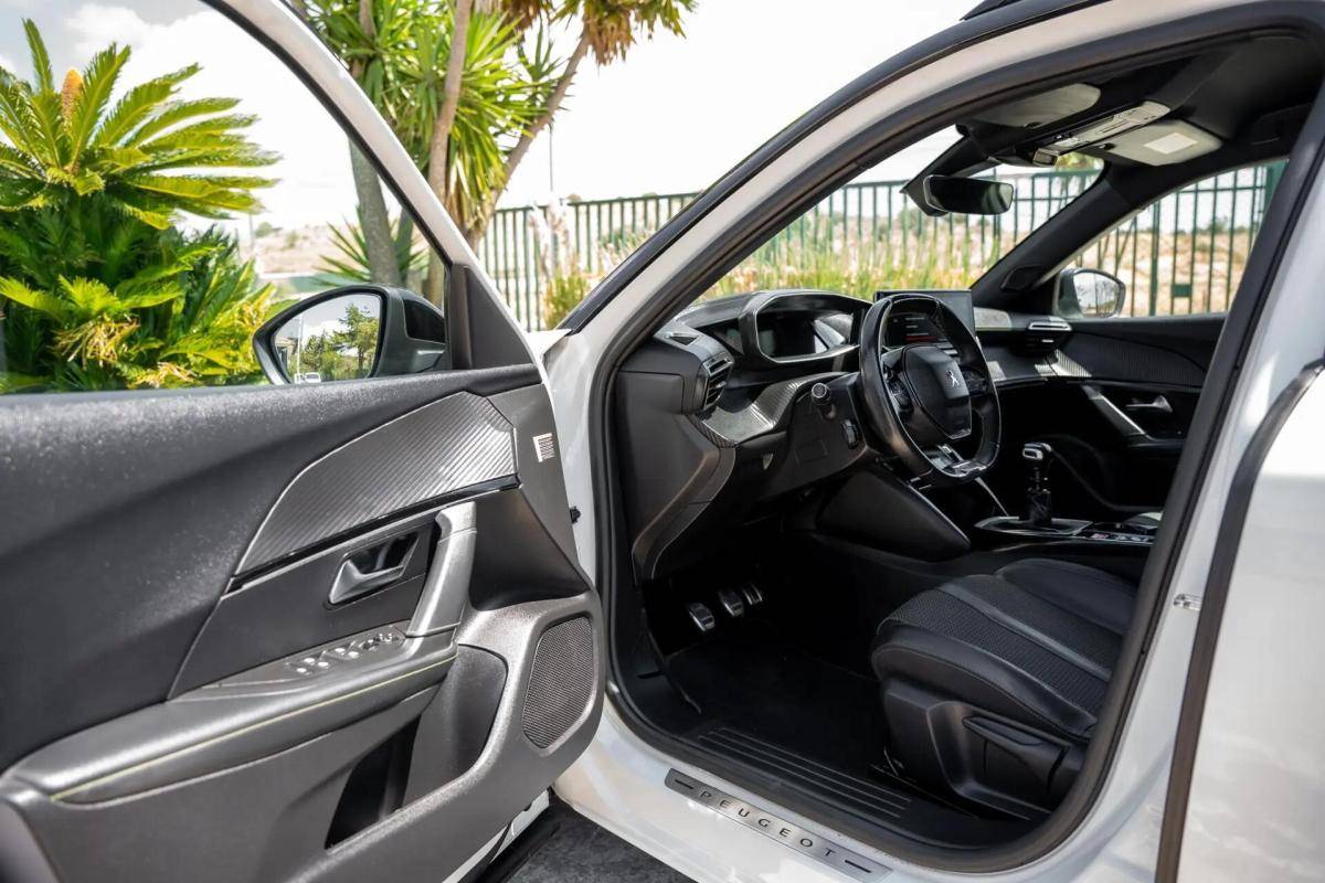peugeot-2008-2021-gasolina-1199cc