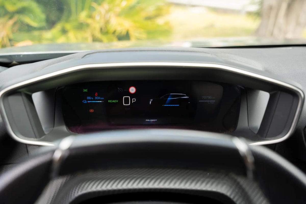 peugeot-e-2008-2023-eletrico-0cc