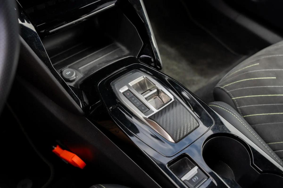 peugeot-e-2008-2023-eletrico-0cc