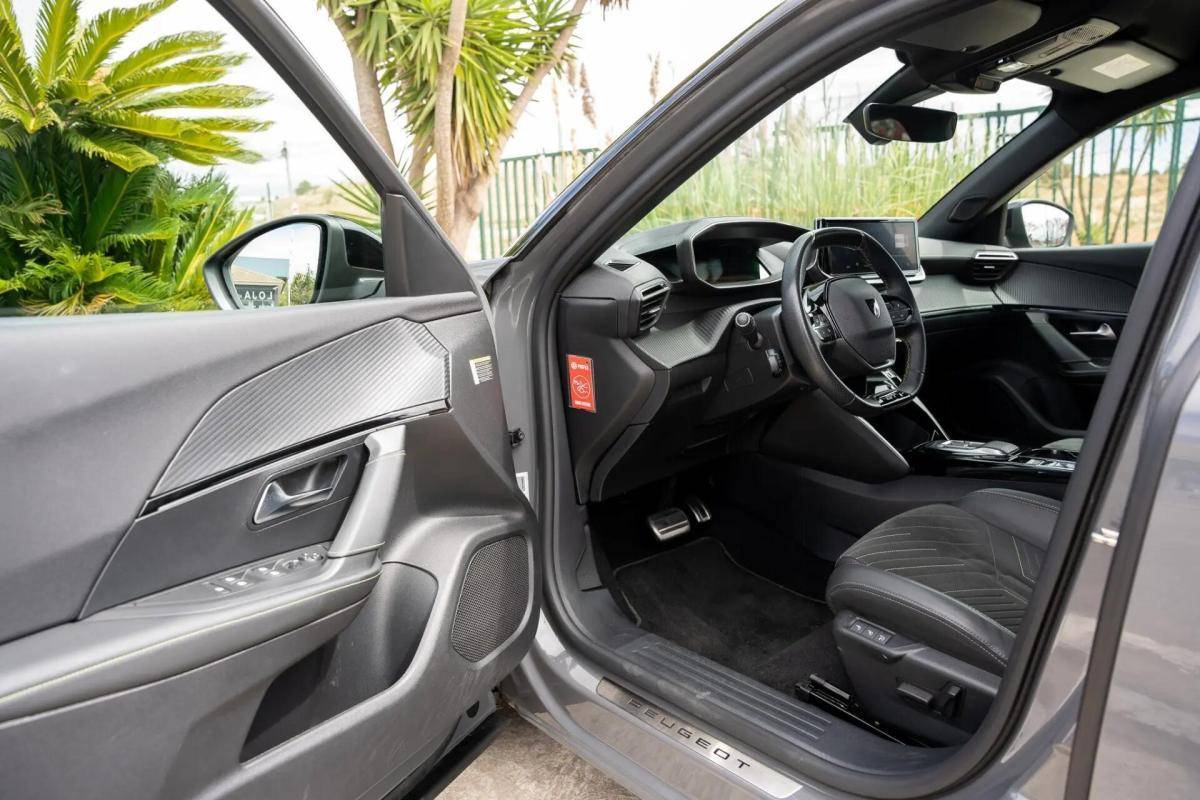 peugeot-e-2008-2023-eletrico-0cc
