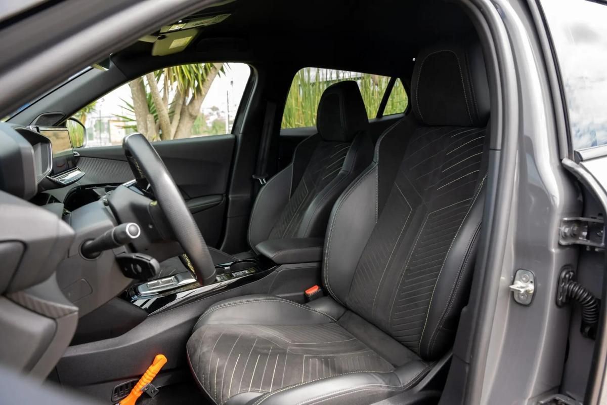 peugeot-e-2008-2023-eletrico-0cc