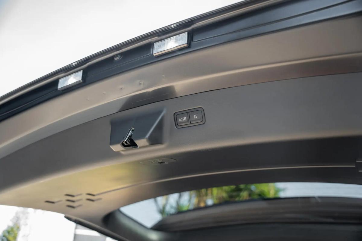 hyundai-santa-fe-2025-hibrido-a-gasolina-1598cc