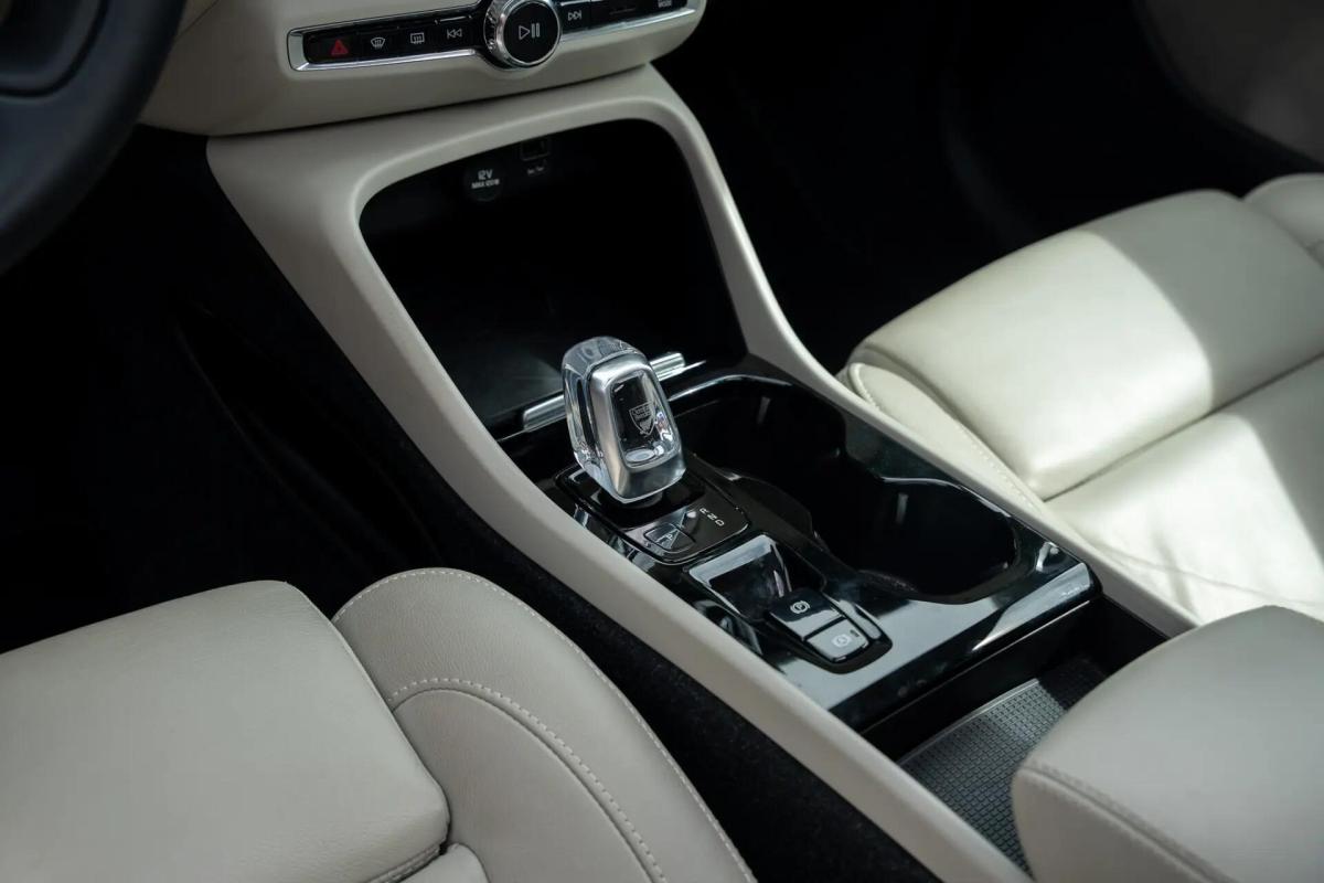 volvo-xc40-2021-hibrido-a-gasolina-1477cc