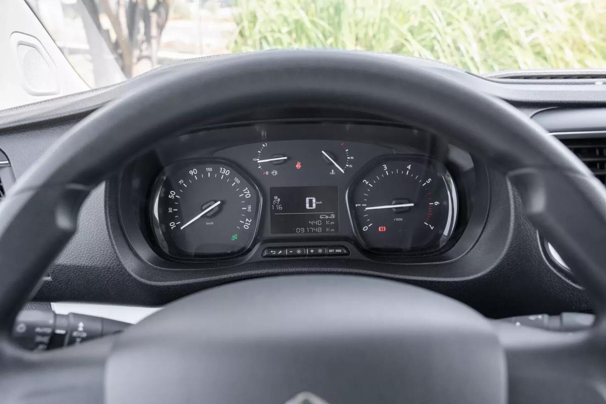 citroen-spacetourer-2023-diesel-1499cc