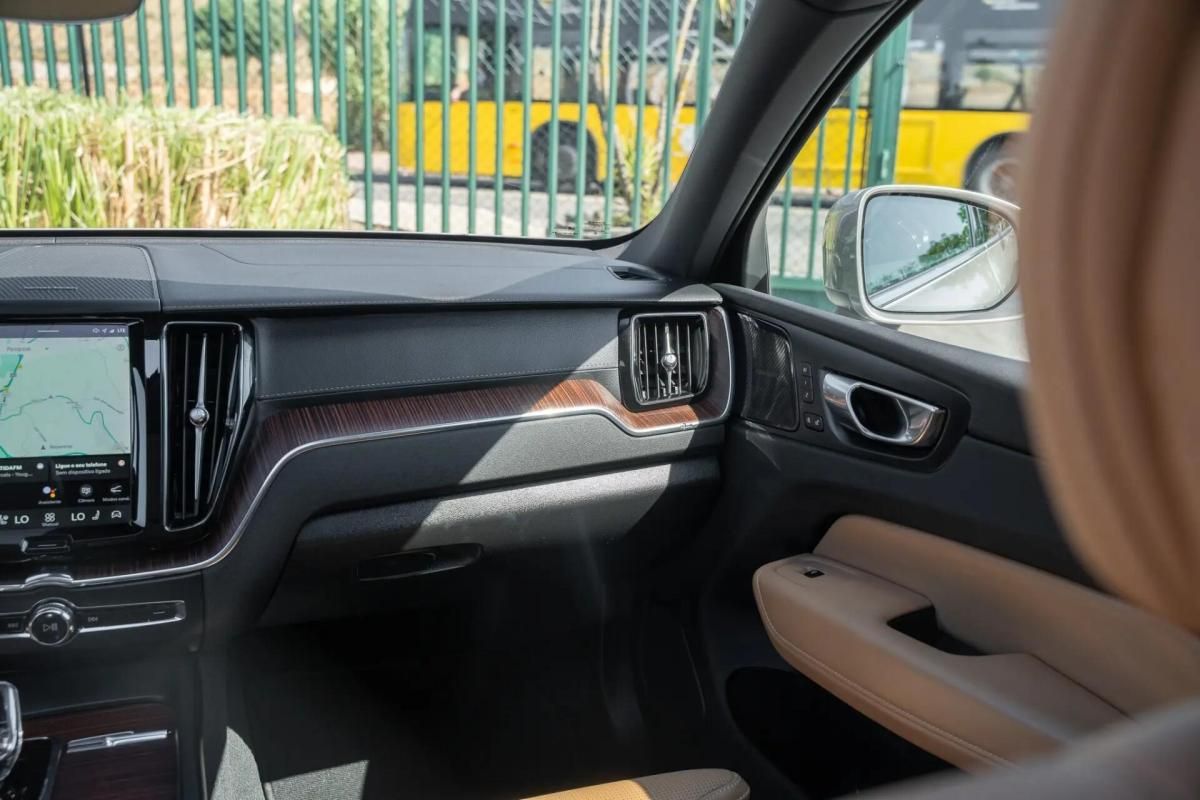 volvo-xc60-2023-hibrido-a-gasolina-1969cc