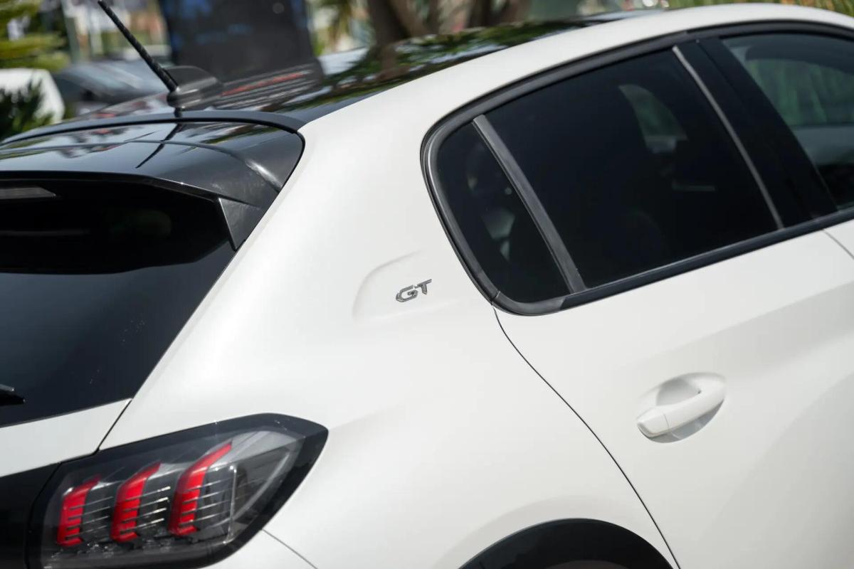 peugeot-208-2022-diesel-1499cc