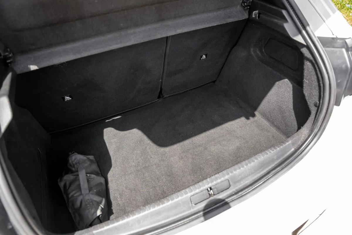 peugeot-208-2022-diesel-1499cc