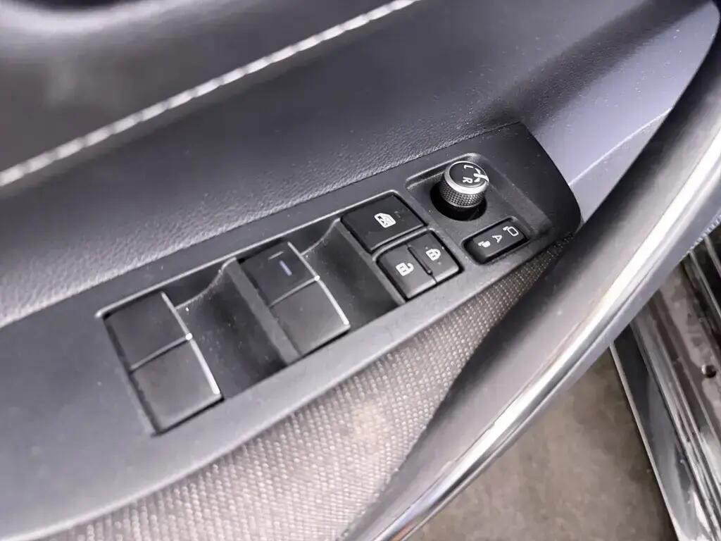toyota-corolla-2023-hibrido-a-gasolina-1798cc