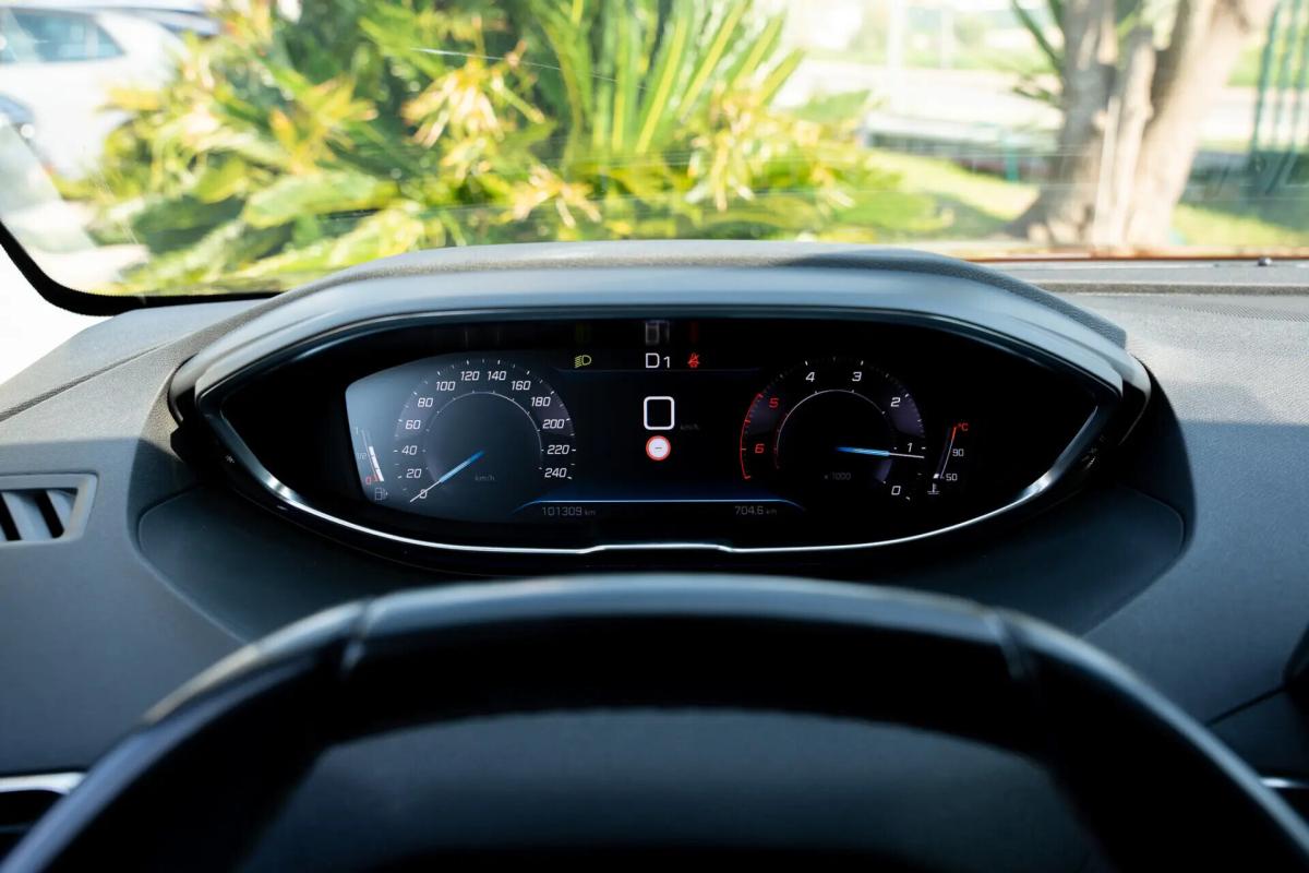 peugeot-5008-2022-diesel-1499cc