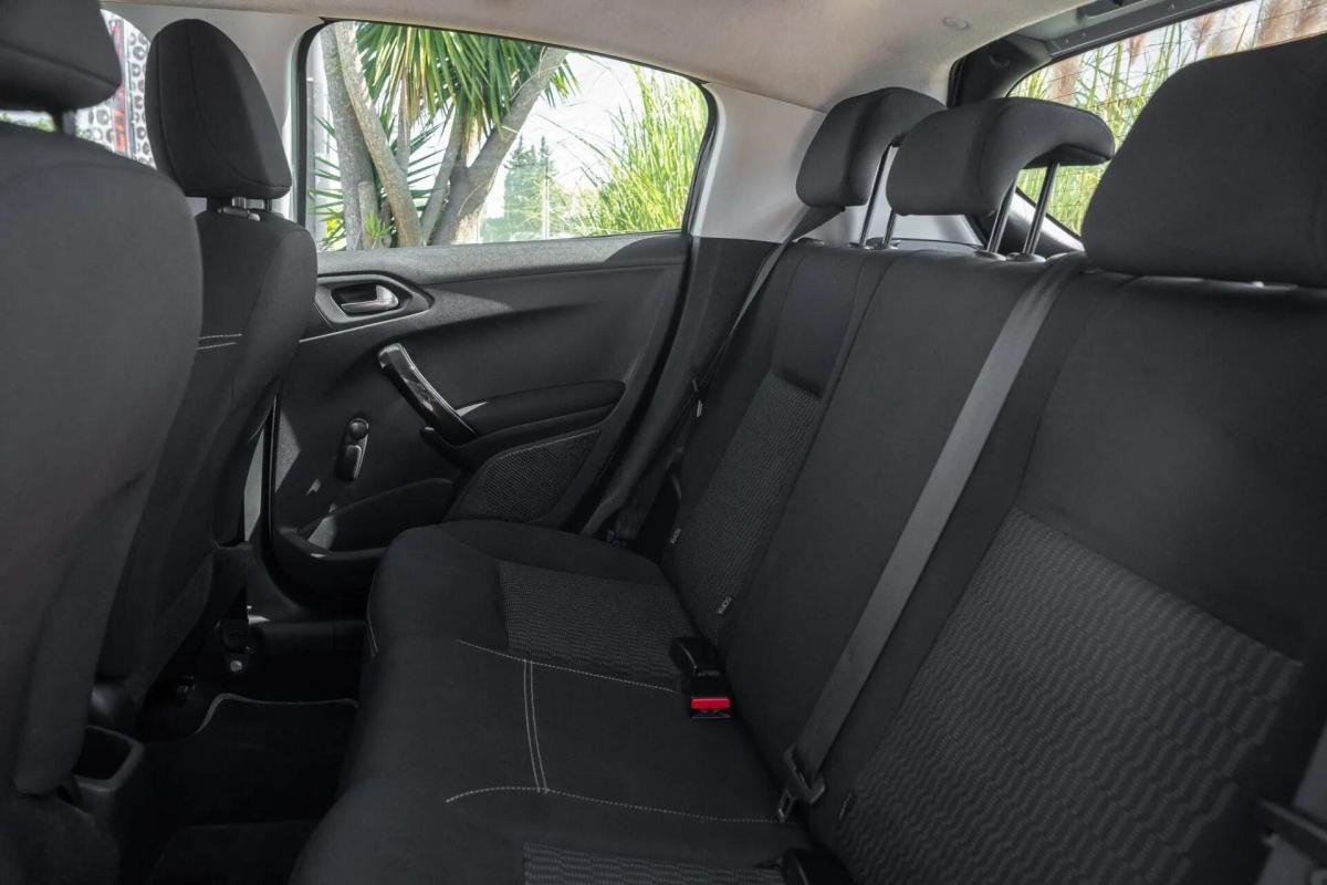 peugeot-208-2017-gasolina-1199cc