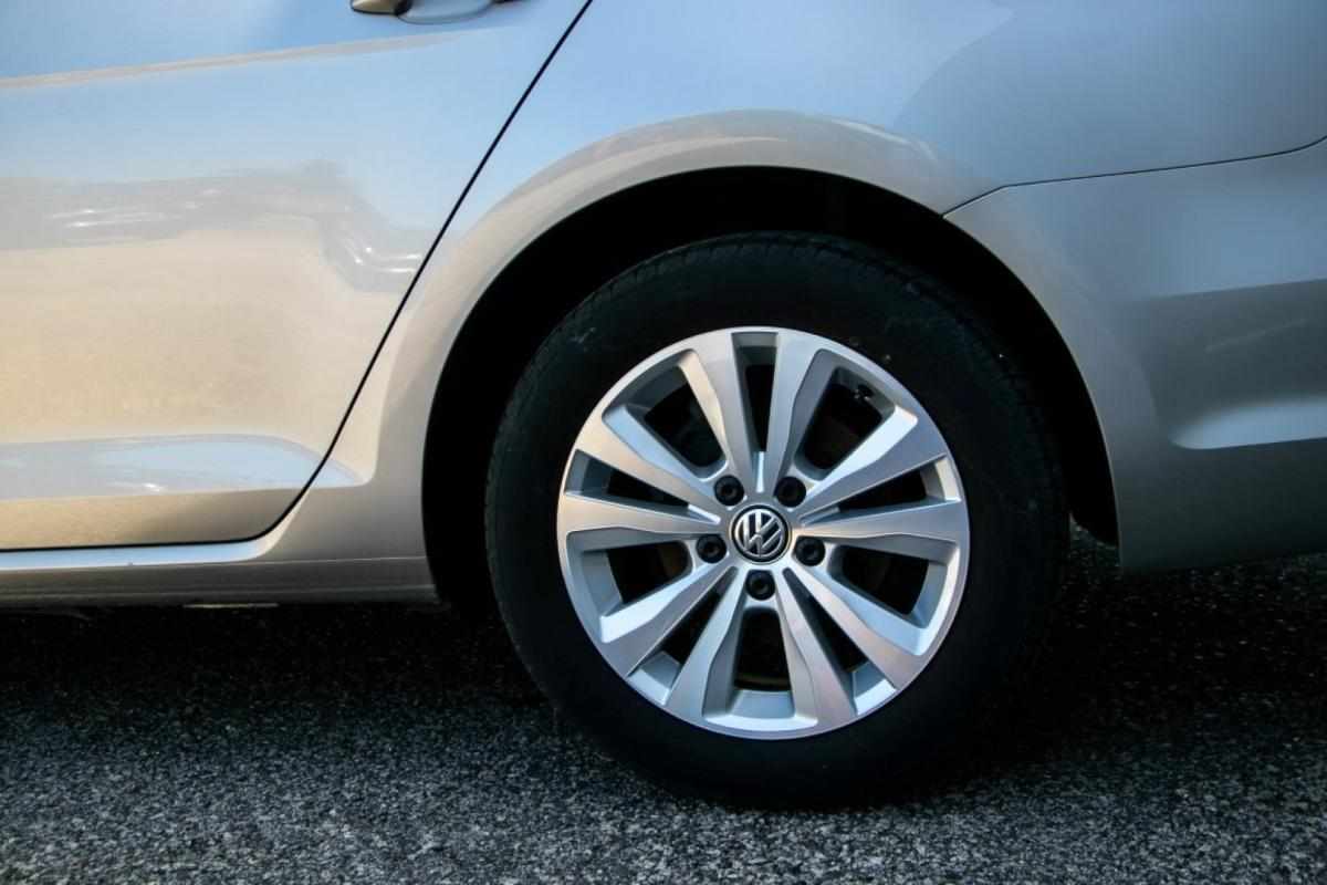 volkswagen-golf-variant-1-6-tdi-2017-diesel-1600cc