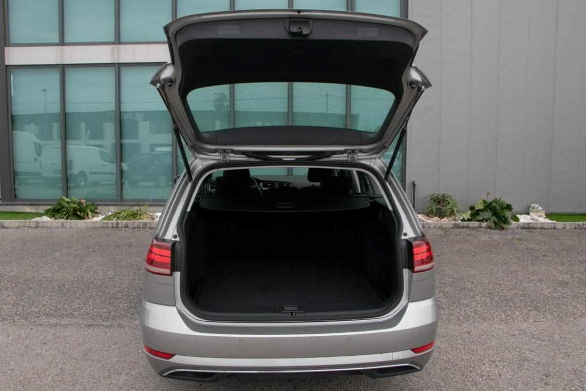 volkswagen-golf-variant-1-6-tdi-2017-diesel-1600cc