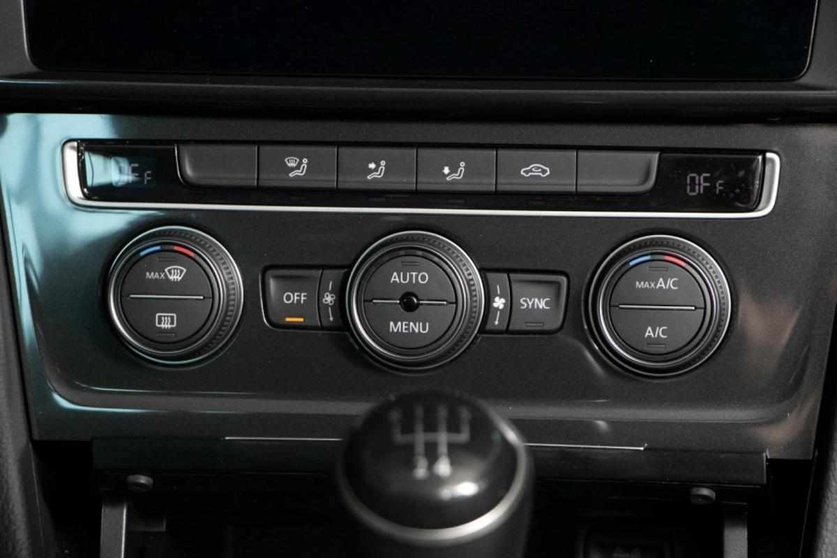 volkswagen-golf-variant-1-6-tdi-2017-diesel-1600cc