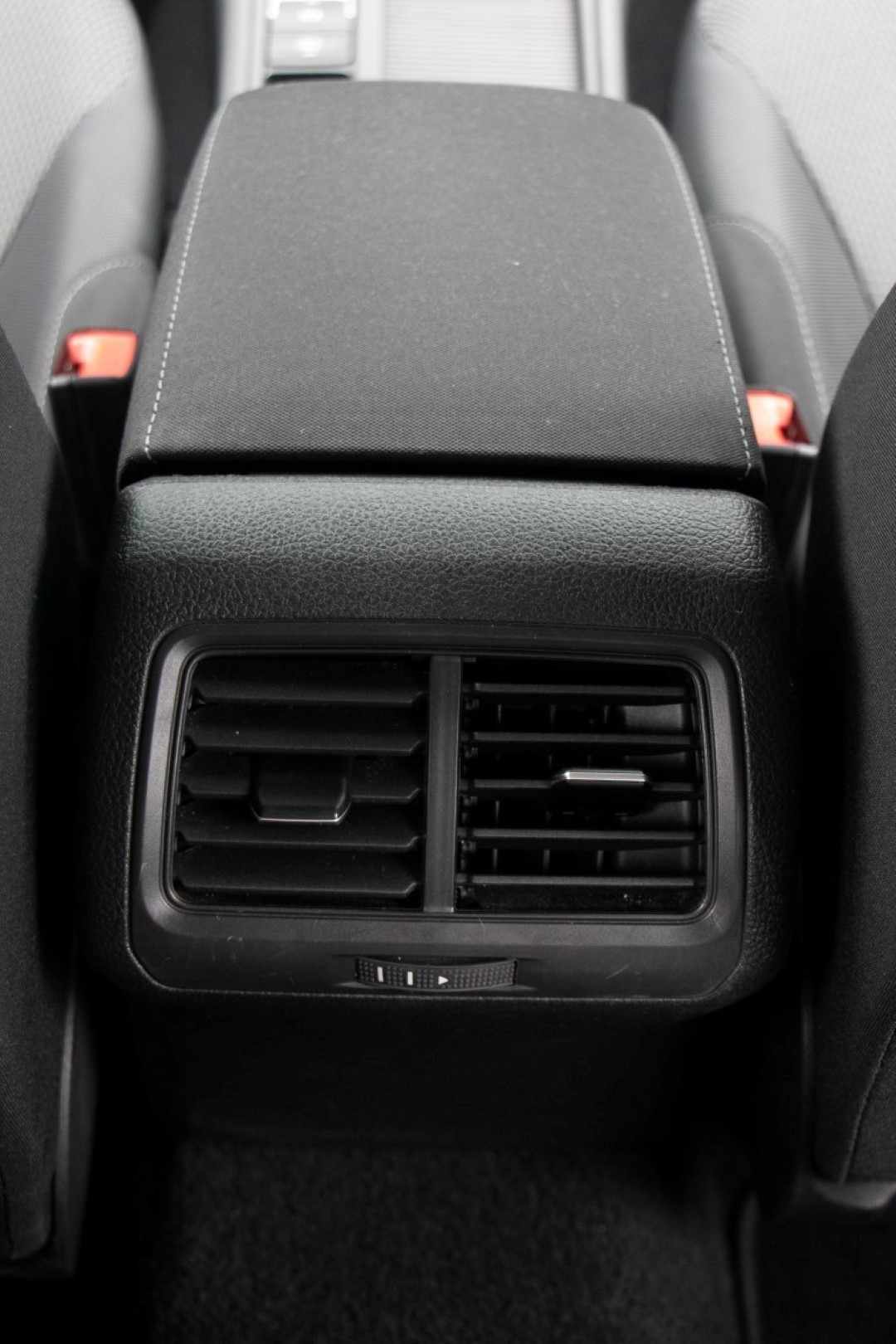 volkswagen-golf-variant-1-6-tdi-2017-diesel-1600cc