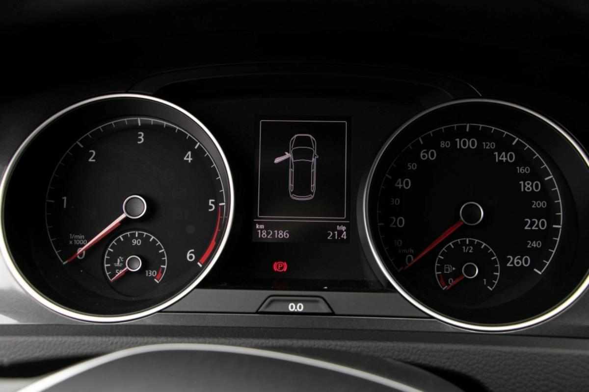 volkswagen-golf-variant-1-6-tdi-2017-diesel-1600cc