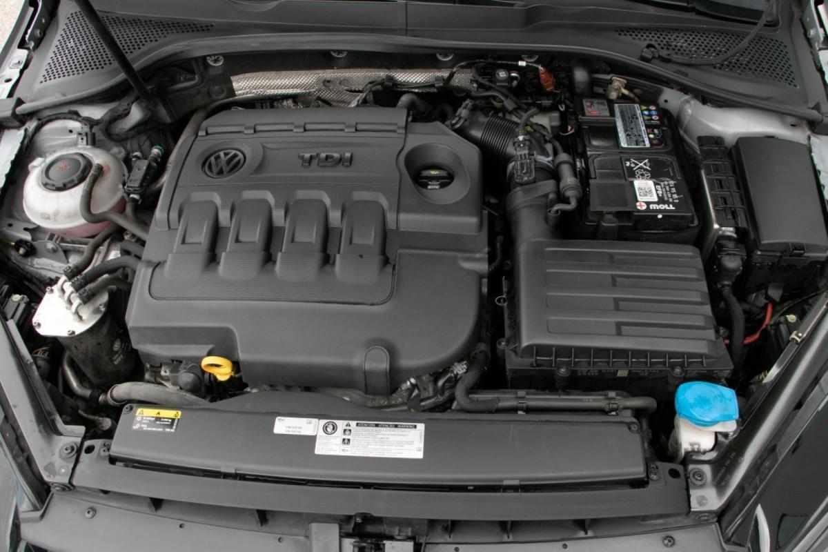 volkswagen-golf-variant-1-6-tdi-2017-diesel-1600cc