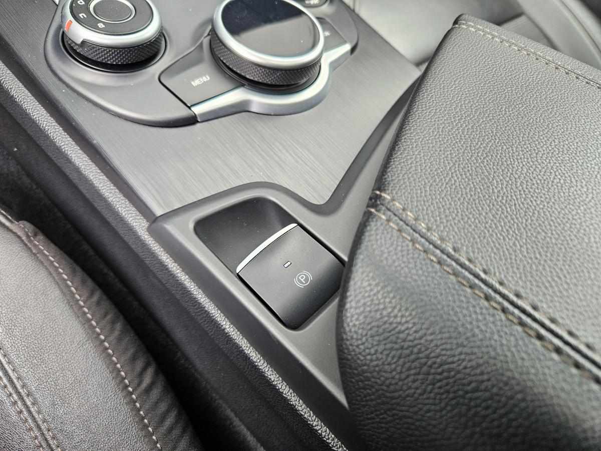 alfa-romeo-stelvio-2-2-jtdm-2018-diesel-2143cc