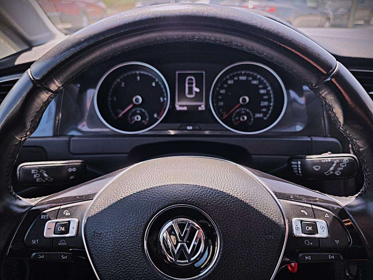 volkswagen-golf-2017-diesel-1598cc