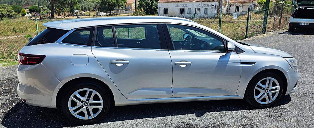 renault-megane-sport-tourer-2018-diesel-1461cc