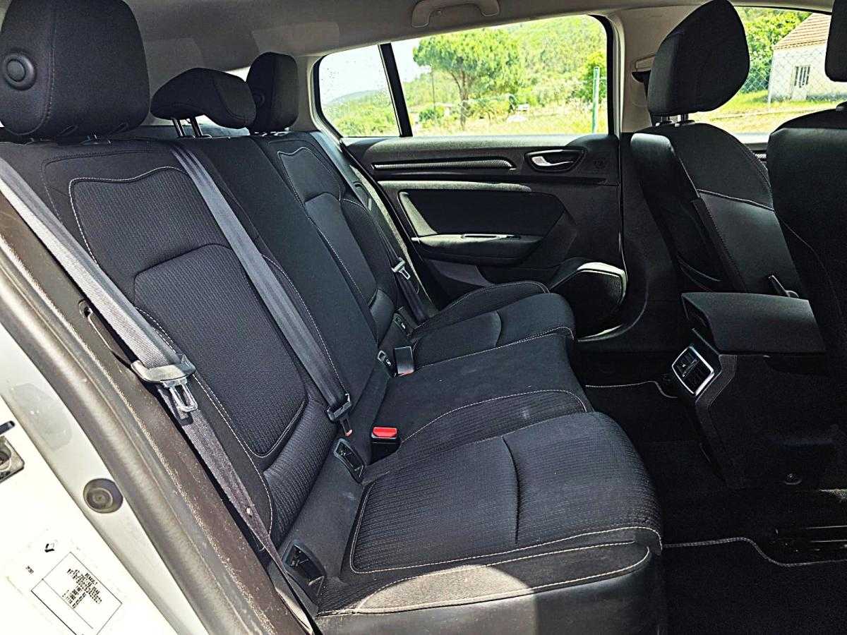 renault-megane-sport-tourer-2019-diesel-1461cc