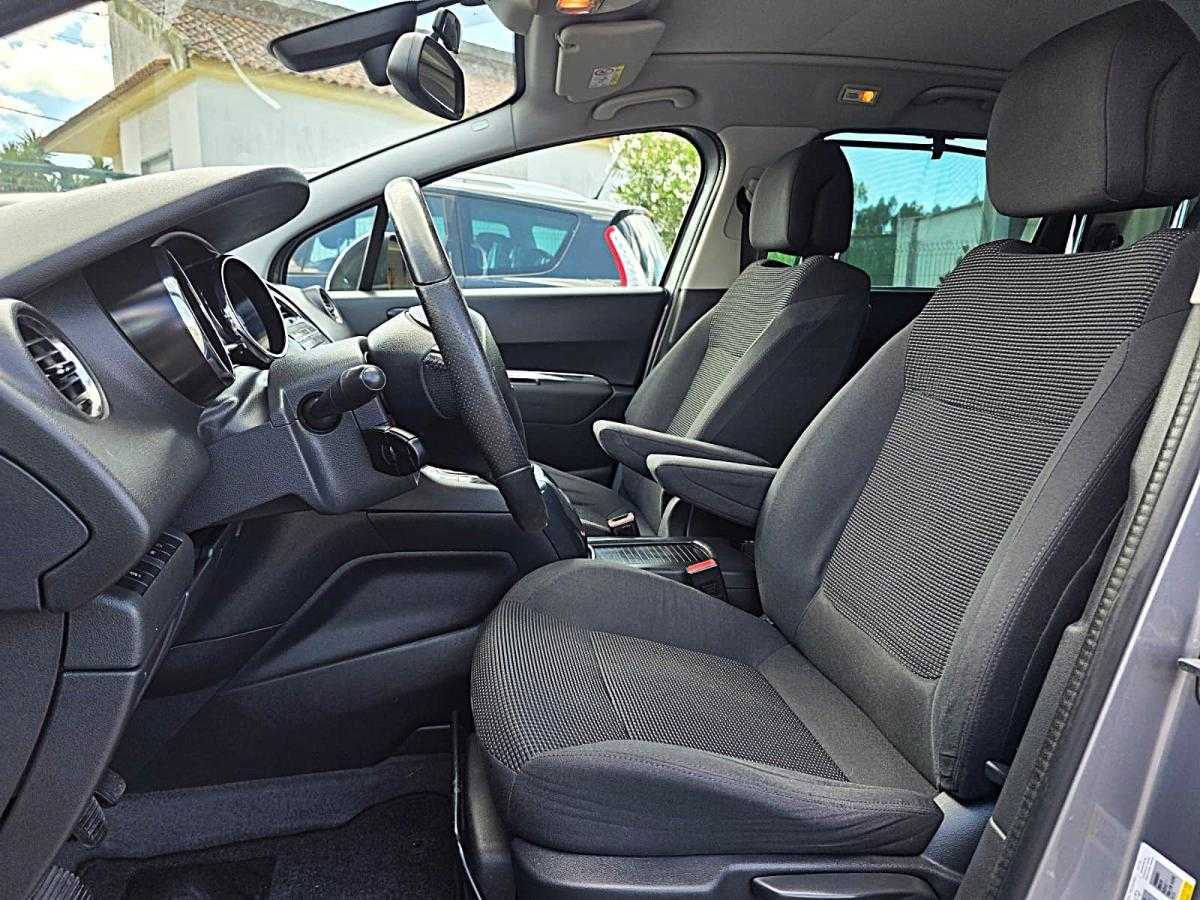 peugeot-5008-2015-diesel-1560cc