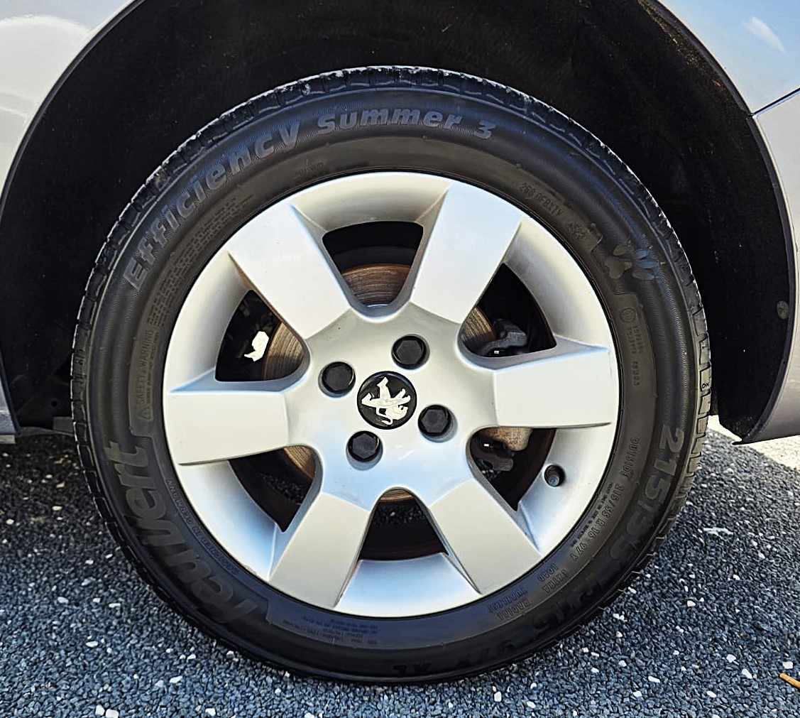 peugeot-5008-2015-diesel-1560cc