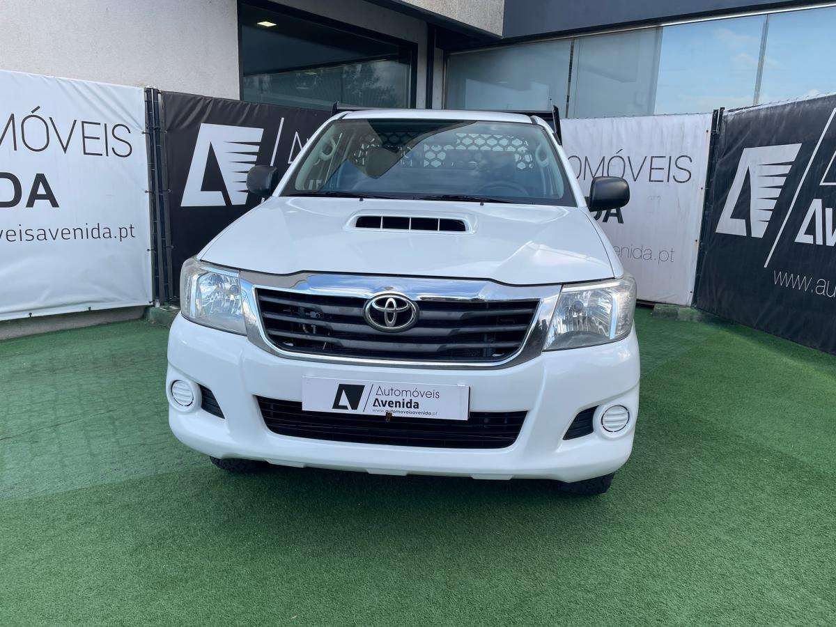 toyota-hilux-2012-diesel-2494cc