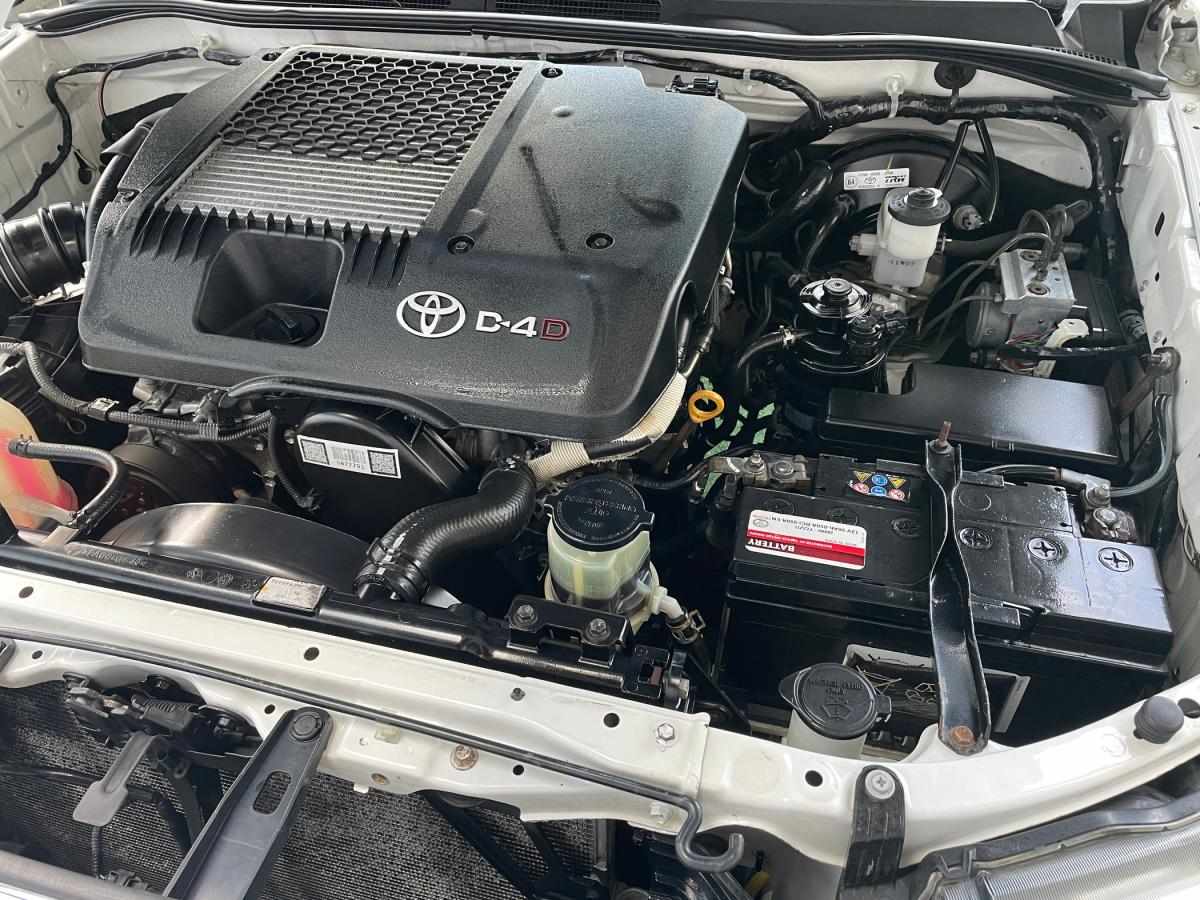 toyota-hilux-2012-diesel-2494cc
